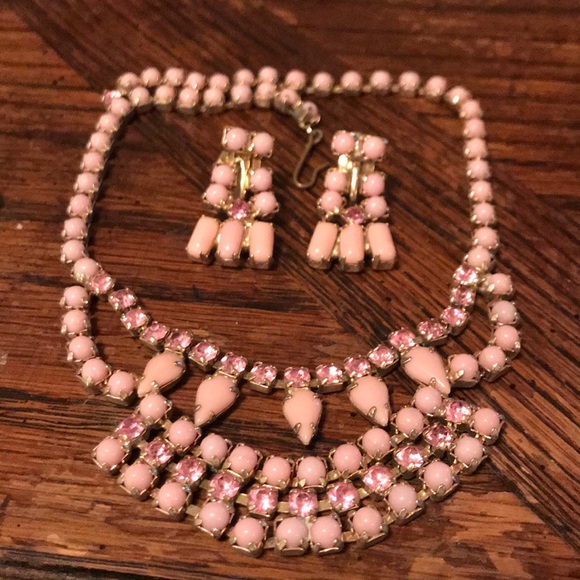 Vintage Jewelry - Pink glass 15” necklace & earrings set